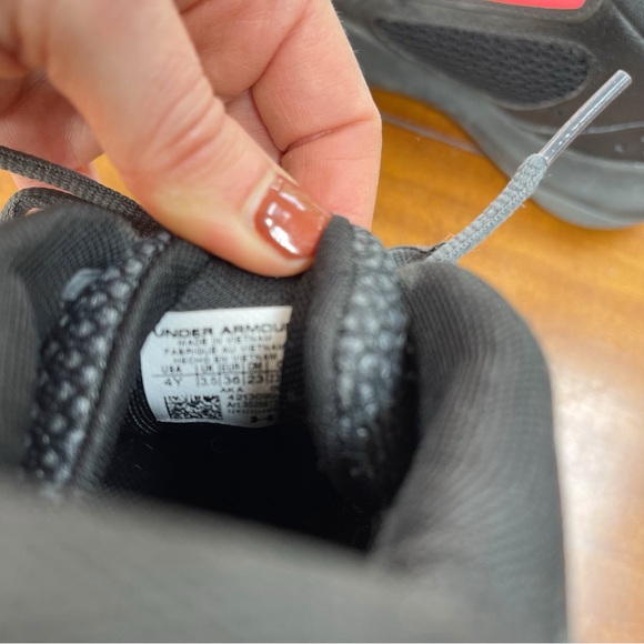 Under Armour 2022 Lockdown 6 GS 'Black Blitz Red' boys youth sneakers - Picture 11 of 11